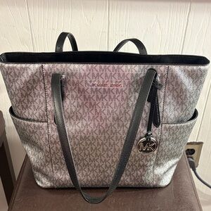 Like New Michael Kors Metallic Jetset Handbag ❤️